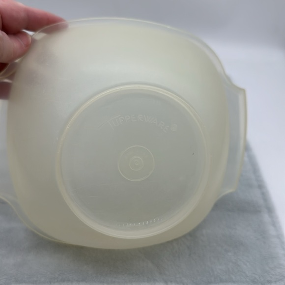 Tupperware Vintage Nesting Servalier Bowls—No Lids/Clear#836-8/Red#836-6 - Picture 6 of 12